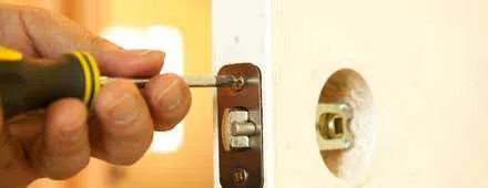 Affordable Locksmith Services Miami, FL 305-744-5822 - 24-hour-lock-key-01